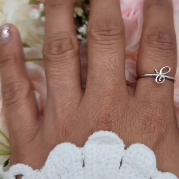 ♥️ DAINTY INITIAL STERLING SILVER RING - Picture 13 of 16